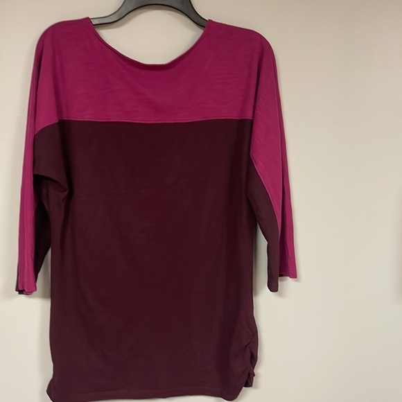 Eddie Bauer Women's , Two color tee, 3/4 sleeves, maroon/pink,  elastic sides, M - Picture 3 of 7